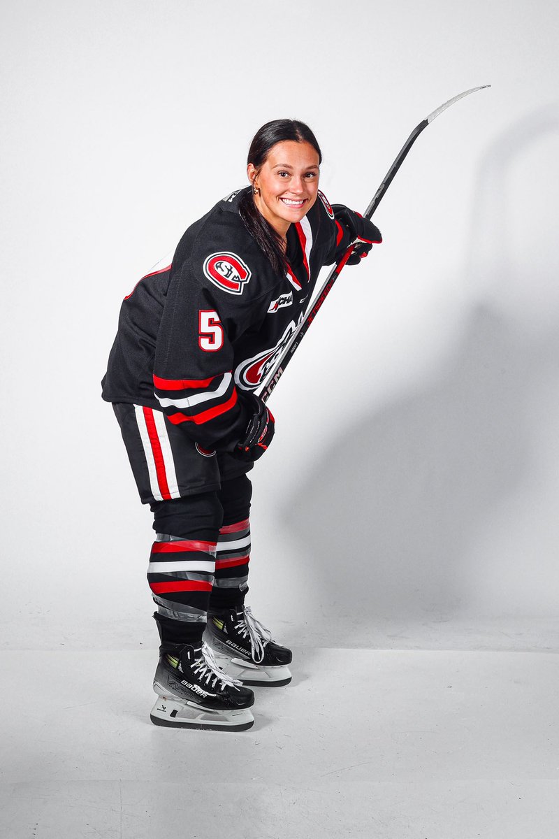 𝐇𝐔𝐒𝐊𝐈𝐄𝐒 𝐒𝐓𝐑𝐈𝐊𝐄 𝐅𝐈𝐑𝐒𝐓 👊

Brieja Parent scores the first Huskies goal of the season and the first of her SCSU career‼️ 

#HuskyHockey 🏒 | #GoHuskies 🐾 | <a href="/briehockey/">Brieja Parent</a>