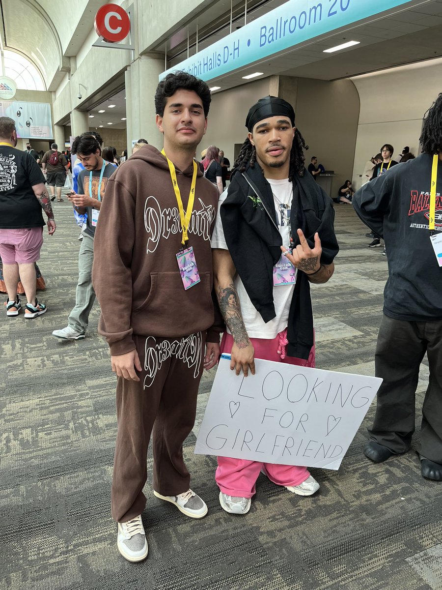 traqzin's tweet image. Also met @Amouranth @plaqueboymax @LacyHimself @jasontheween