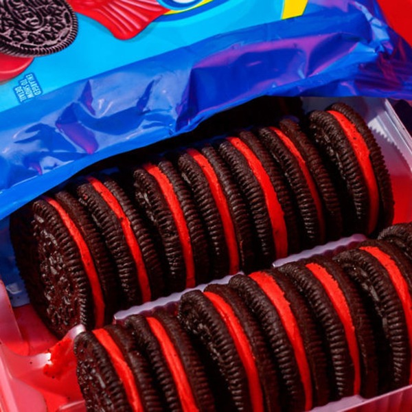 UnicunShop's tweet photo. Calling all candy & cookie lovers! 🐟🍪 Swedish Fish Oreos are here to satisfy your sweet tooth with a fruity twist on the classic. Don't miss out on these limited-edition treats! https://t.co/BU4eCvTuDI #SwedishFish #Oreo #LimitedEdition #SnackTime https://t.co/Y0J85MWdo9