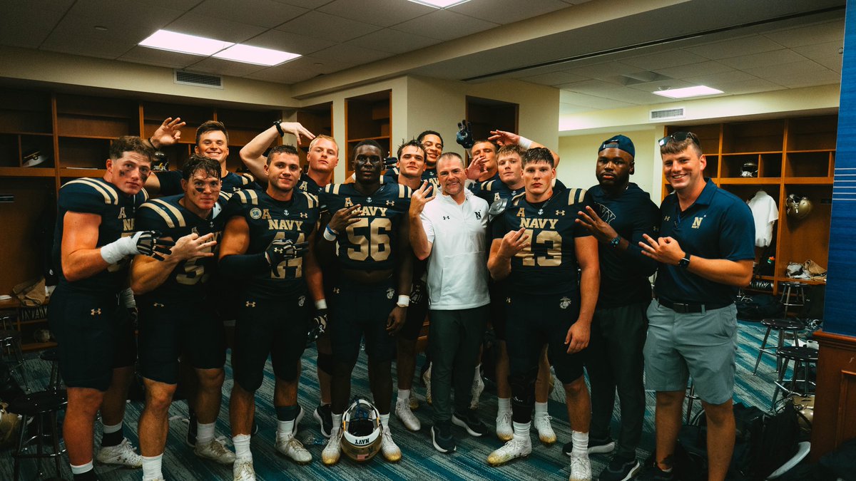 PJVolker's tweet photo. I love these DUDES!!! Tough as hell!  3-0!! #GoNavy #LBeasts https://t.co/Qsi6hUy7QS