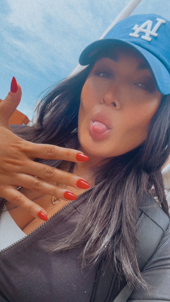 Leyjav's tweet photo. I got my #rednails so, let’s test our this theory https://t.co/ct0m0cp1ET