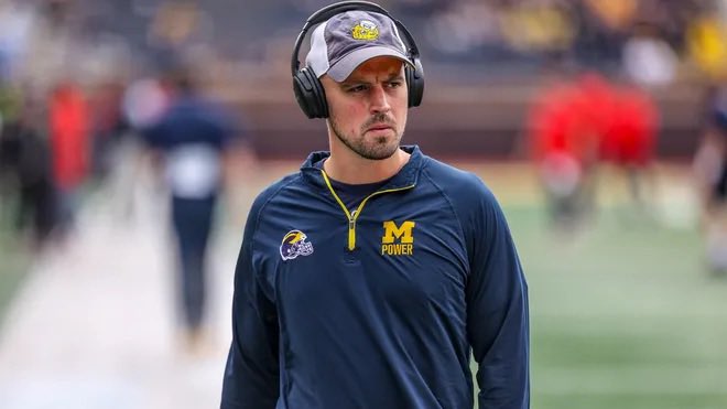 BarstoolUofM's tweet photo. WE DID THIS FOR YOU KING 👑 https://t.co/0GcmXsAvJJ