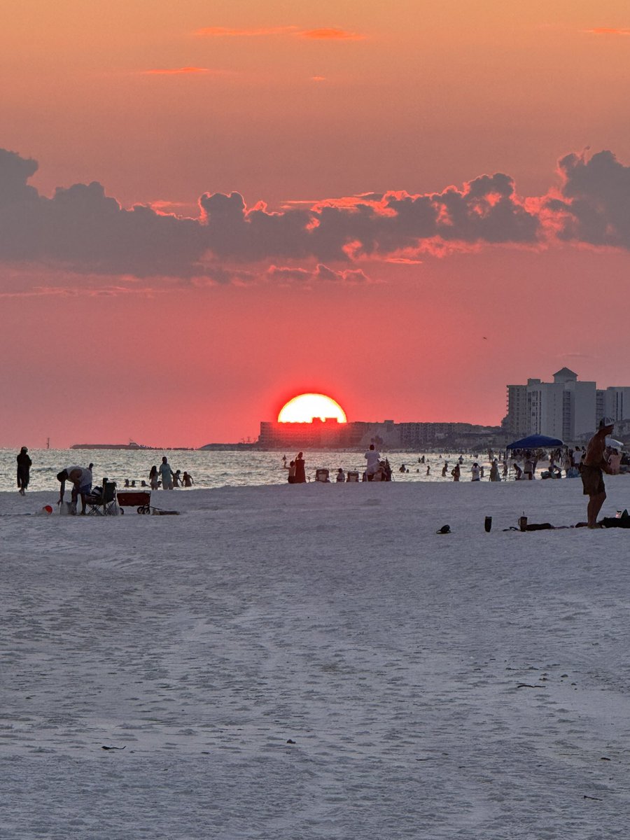 brooksy767's tweet photo. @spann sunset in #destin Henderson beach https://t.co/4q8nUCOOMu