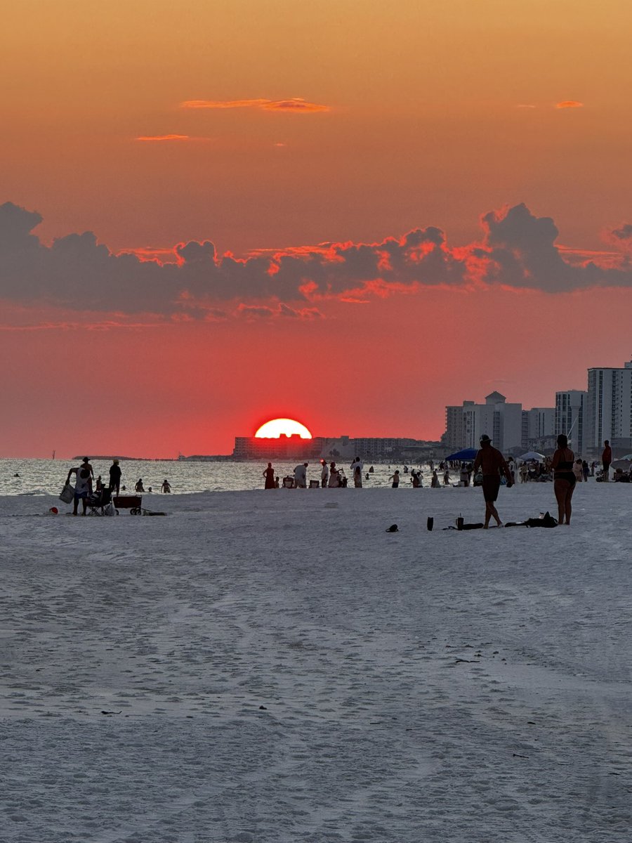 brooksy767's tweet photo. @spann sunset in #destin Henderson beach https://t.co/4q8nUCOOMu