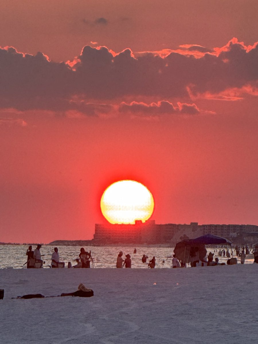 brooksy767's tweet photo. @spann sunset in #destin Henderson beach https://t.co/4q8nUCOOMu