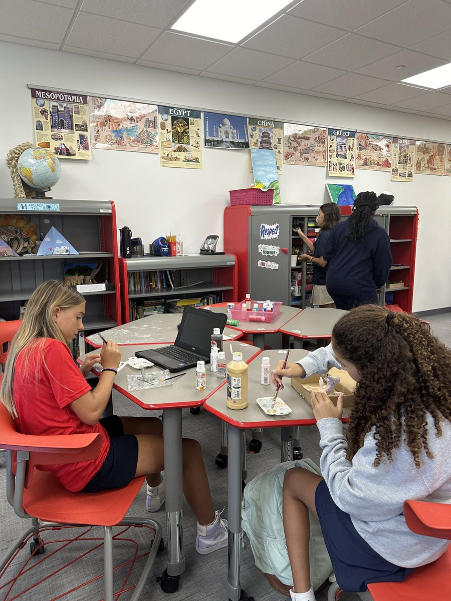 ap_hoff's tweet image. Art Around The World!! #artinschools @ADHUS_FAUHS