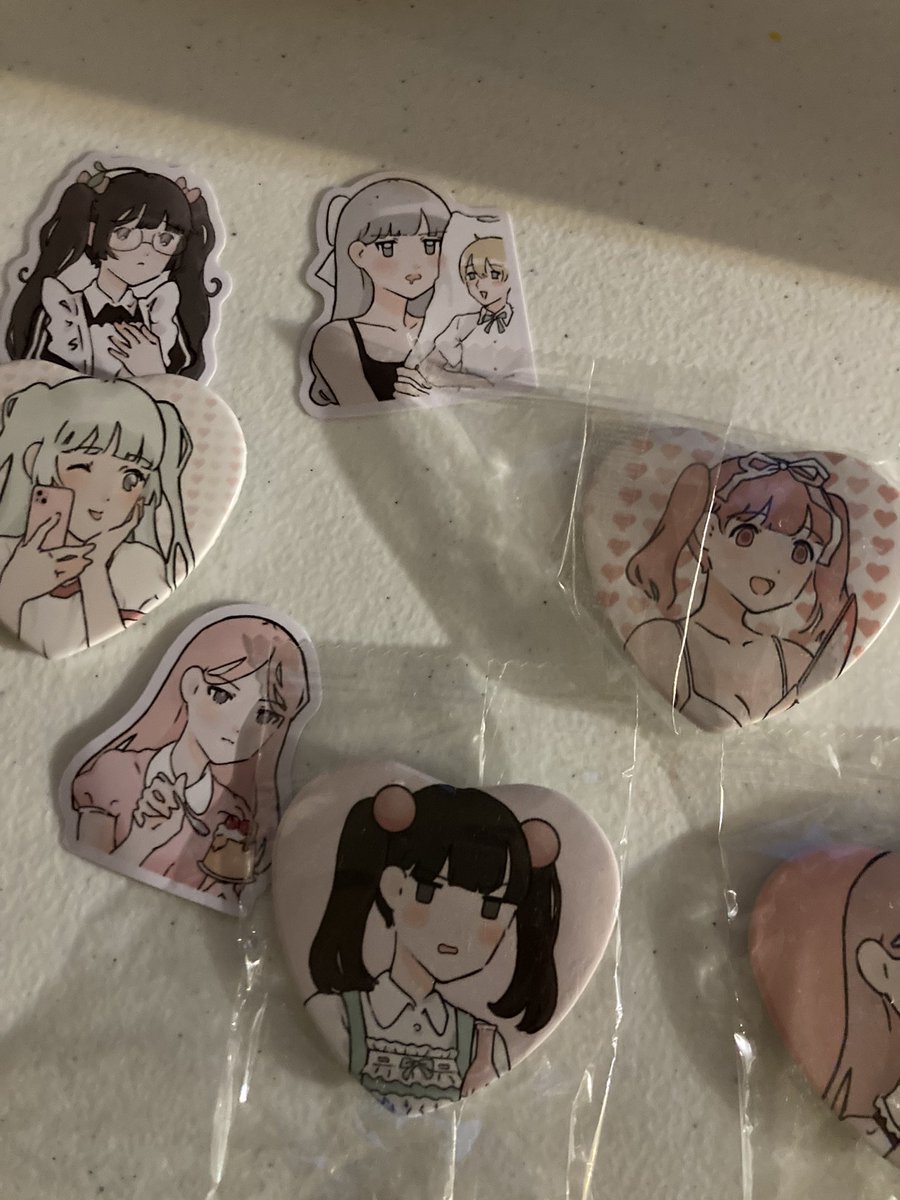 Sorry for the delay, there were issues with the postal service and I’ve been busy irl.

Huge shoutout to <a href="/LoveIdolsNFT/">Love ♡ Idols</a> 
They sent this halfway around the world for me! The work is amazing as usual and I love the shirt! Thanks guys !