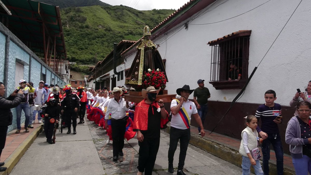 leoperiodista's tweet photo. #21sep..Realizado en #Timotes congreso en conmemoración de los 500 años del nacimiento de San Benito de Palermo. https://t.co/o8gJz4xQif