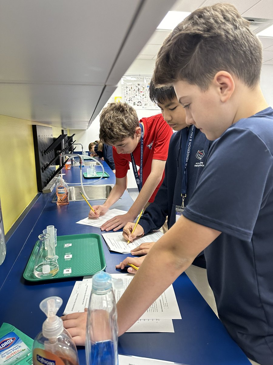 ap_hoff's tweet image. Hands on Learning! @ADHUS_FAUHS