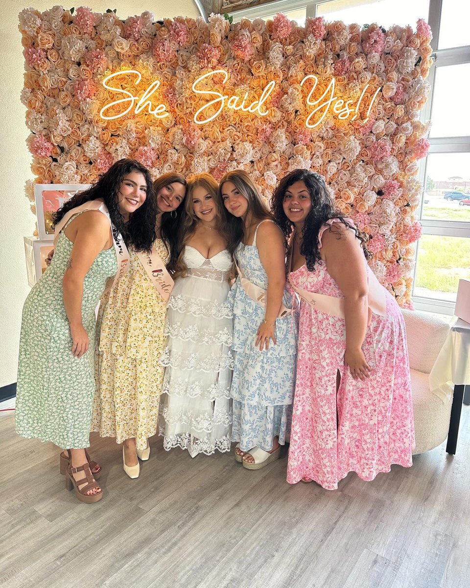 yesahcm's tweet photo. Grateful for my girls #Bridesmaids 💗 https://t.co/HFj1uWEmHx