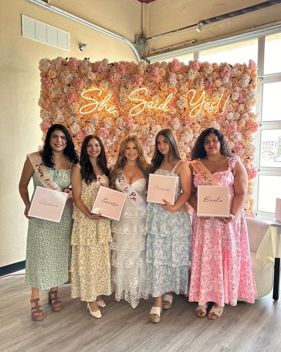 yesahcm's tweet photo. Grateful for my girls #Bridesmaids 💗 https://t.co/HFj1uWEmHx