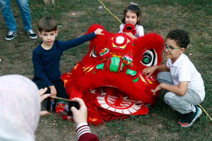CGMeifangZhang's tweet photo. #AsiaFest kicked off in #Bucharest Friday, bringing together vibrant product displays, delicious food experiences, captivating art performances, cultural exhibitions, and handcraft workshops from across Asia! #CulturalExchange https://t.co/Osua3ckiYn