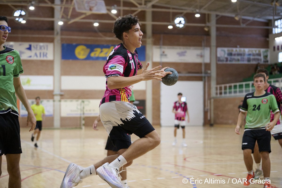 oargracia's tweet photo. 🤾‍♂️ Juvenil Masculí:

@oargracia 43 - @HandbolEgara 15

Superioritat gracienca en el debut a la Lliga 24-25.

#forçaOAR @SbdEsportEduca https://t.co/yx3NDSpn3t
