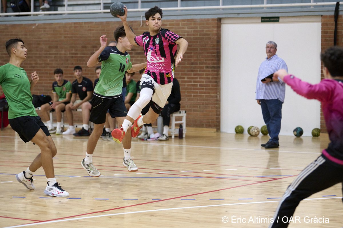 oargracia's tweet photo. 🤾‍♂️ Juvenil Masculí:

@oargracia 43 - @HandbolEgara 15

Superioritat gracienca en el debut a la Lliga 24-25.

#forçaOAR @SbdEsportEduca https://t.co/yx3NDSpn3t