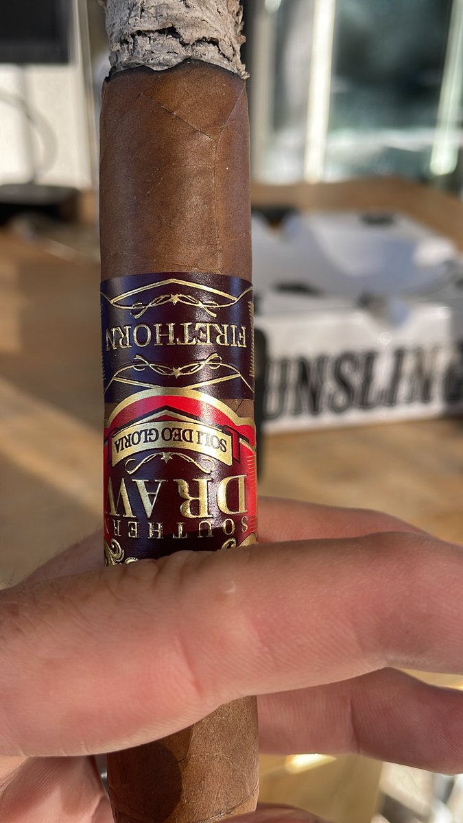 PastorAndPuros's tweet image. I love this stick. I’m thankful for the God who created the leaf. #SoliDeoGloria @sdcigars #Firethorn
