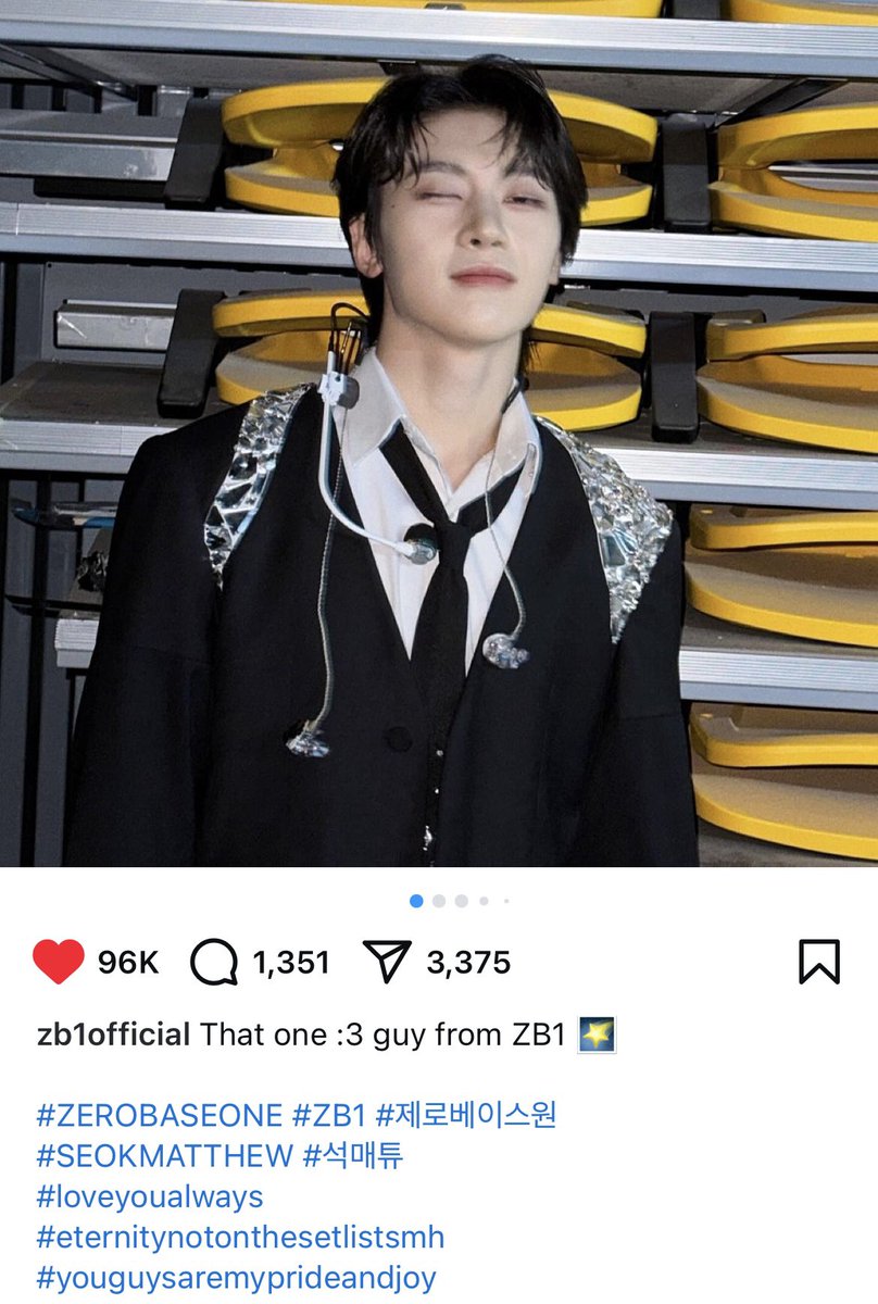 pocketthew's tweet photo. the eternitynotonthesetlistsmh hashtag is crazyyyy hes just like me 😭😭😭 https://t.co/d27I6n8pDF