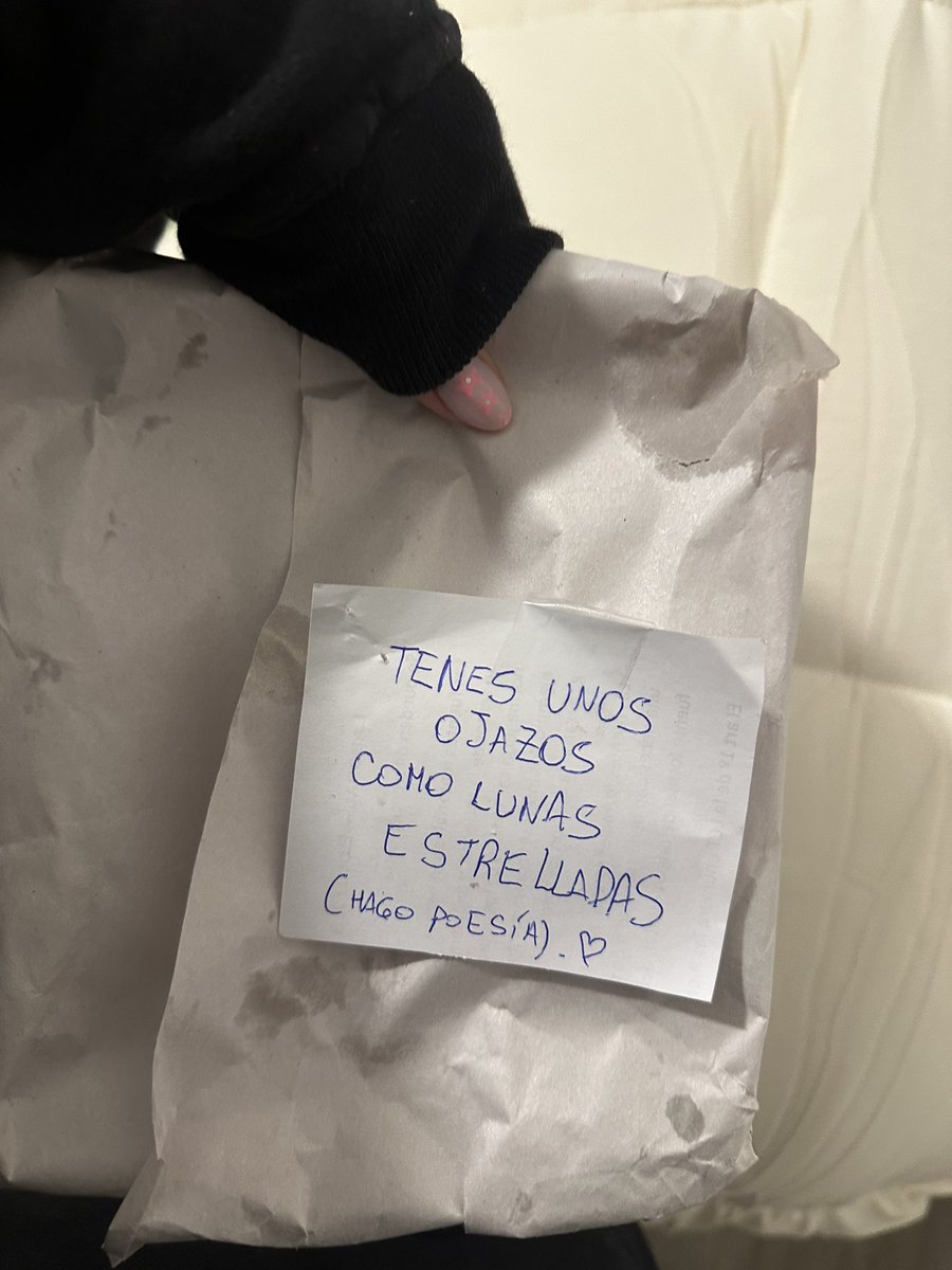 Mick_montero's tweet photo. fui a la rotisería a comprar empanadas y salí  enamorada https://t.co/0btRJvrvNq