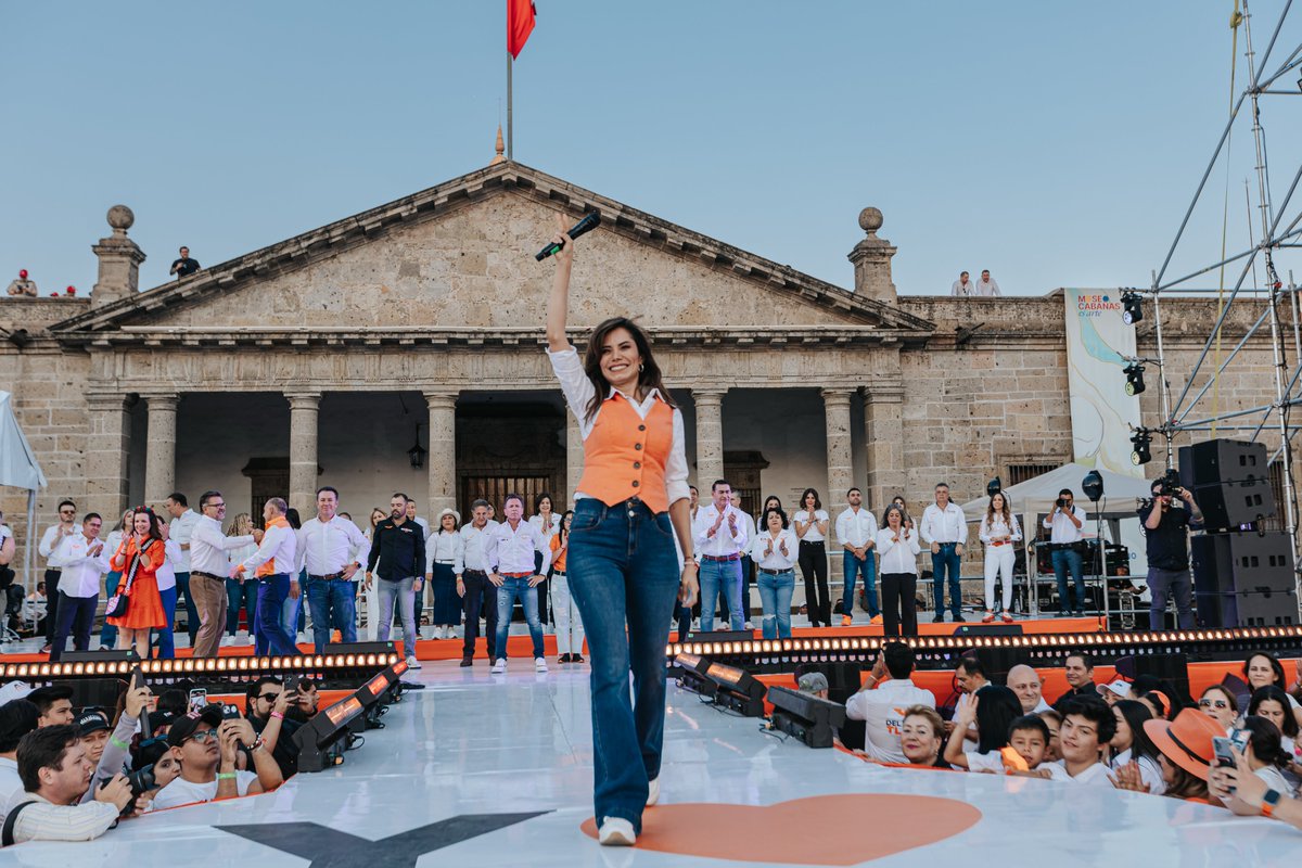 VeroDelgadilloG's tweet photo. ¡#GDLTienePresidenta en sus casi 500 años de historia!

Ayer la Sala Regional del Tribunal Electoral del Poder Judicial de la Federación confirmó que el pasado 2 de junio ganamos a la buena. Por tercera ocasión se confirma que la voluntad de las y los tapatíos se debe respetar.

Dentro de 10 días comienza nuestro Gobierno y no puedo estar más agradecida con quienes siguen apoyando, brindando su respaldo y confianza para empezar de la mejor manera este 1 de octubre.