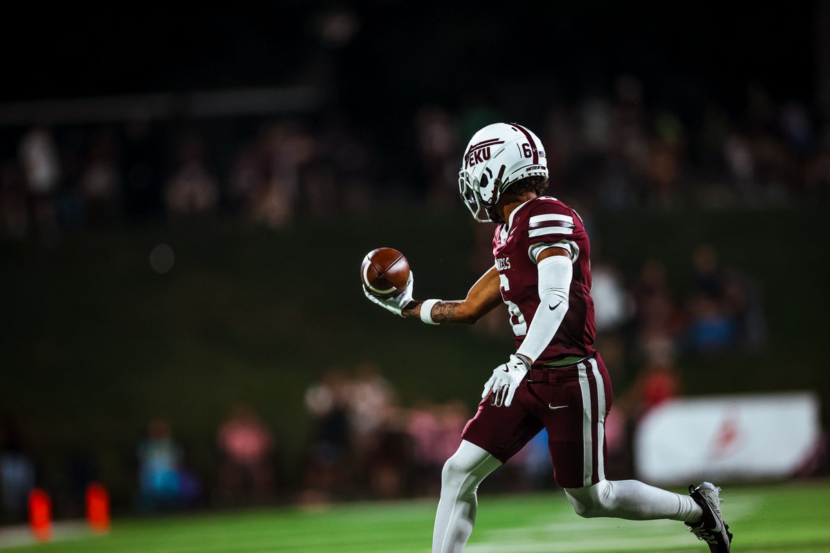Well that was fast! Vito Tisdale gets an INT ran back to the MSU-22 and only two plays later Joshua Carter is in the end zone for a 14-yard TD run!

1Q 1:15

MSU: 03
EKU: 14

#E2W | #MatterOfPride