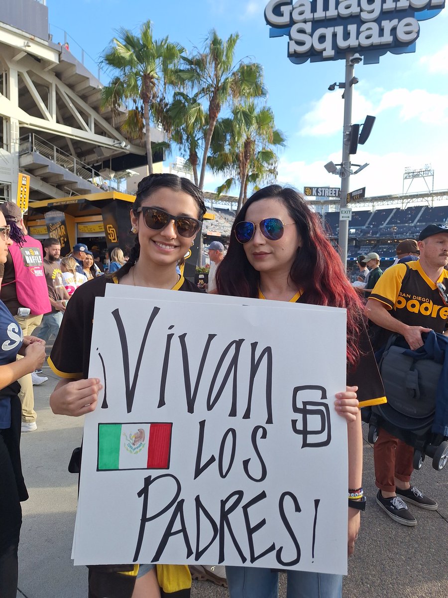 IVZAMA's tweet photo. #forthefaithful #padres @LosPadres @NationPadres https://t.co/5Mkk7Dp17D