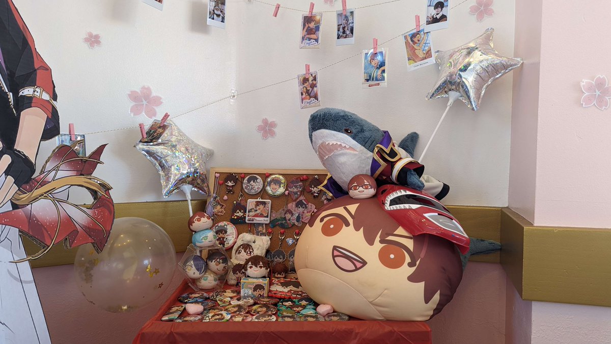 HappyHeroDay_MC's tweet photo. More pictures of the second shrine with our heroic cut out!!! https://t.co/DeAwnK6Rep