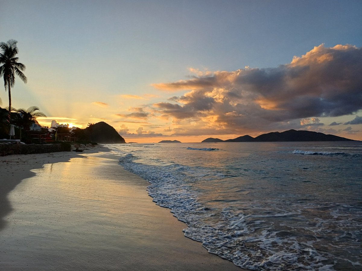 BernieDainton's tweet image. Sunset tonight, Long Bay, Tortola