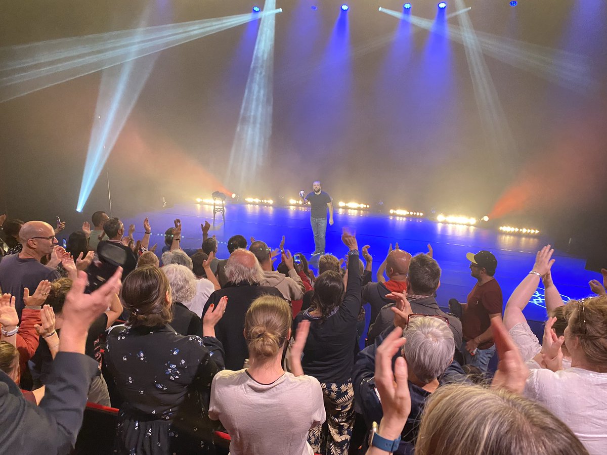 PhilippeCar's tweet photo. Heureux d’avoir ouvert notre nouvelle saison culturelle ce soir au nom de @luccarvounas en accueillant @comtebouderbala et @GaetanMatis qui ont triomphé sur la scène du @POLEAlfortville 👏🏻👏🏻👏🏻Bravo pour sa programmation à notre directrice artistique  @MCPietragalla 👍 https://t.co/DOA89i8rGf