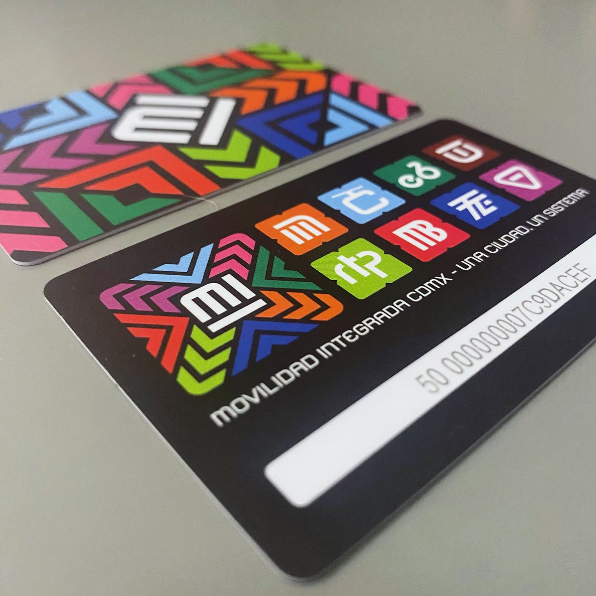Ya están disponibles las nuevas tarjetas de Movilidad Integrada de la Ciudad de México (MI) que diseñamos en colaboración con Lance Wyman. <a href="/LanceWymanNews/">Lance Wyman</a>