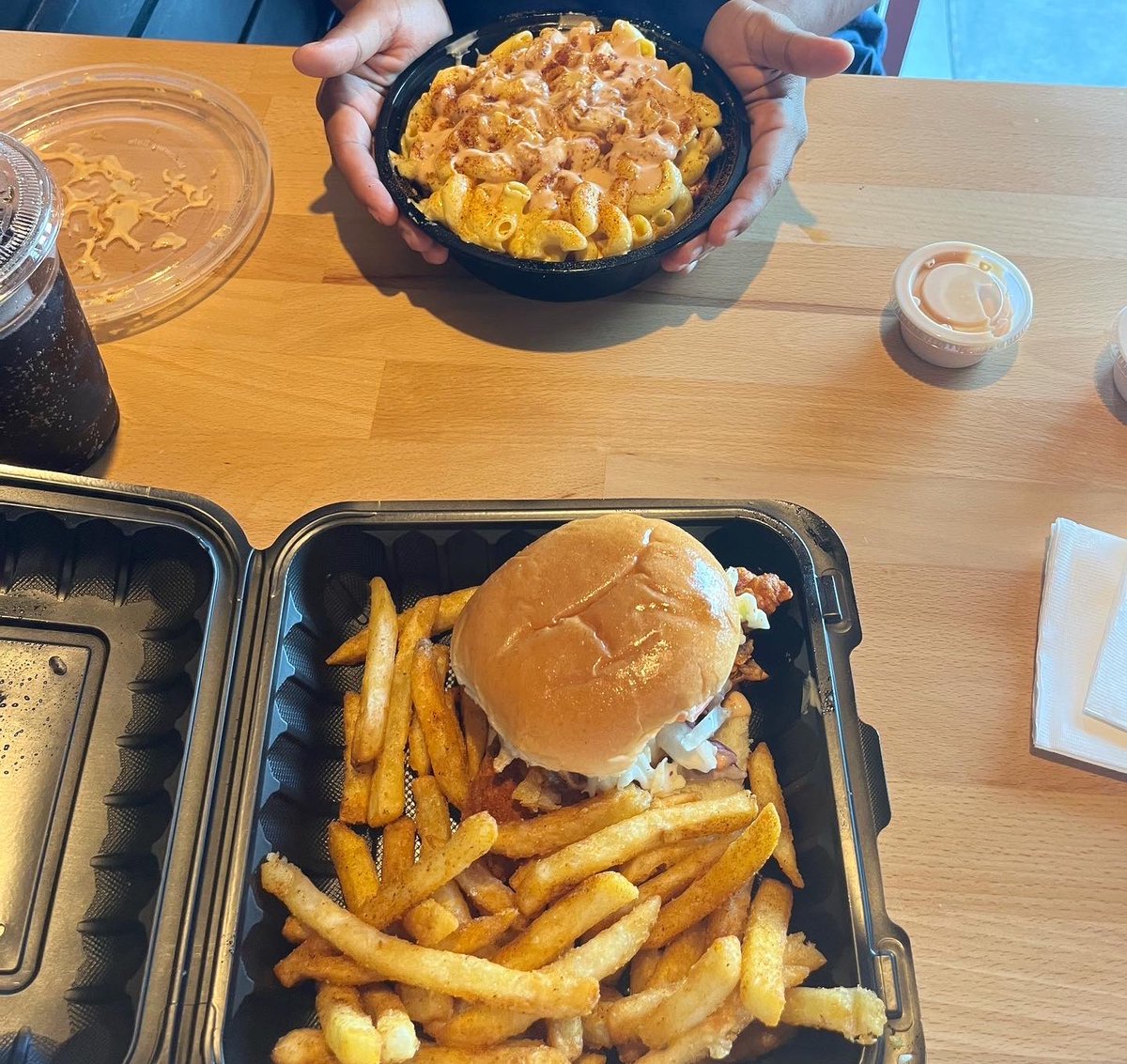 obeastlily's tweet photo. My bf took me out to eat at this chicken place, and the last time I was here was when I stopped to eat on the way back from the psych ward. Life can be beautiful. anyway it’s ok to be fat sometimes🩷 https://t.co/lWeC4nJLwA