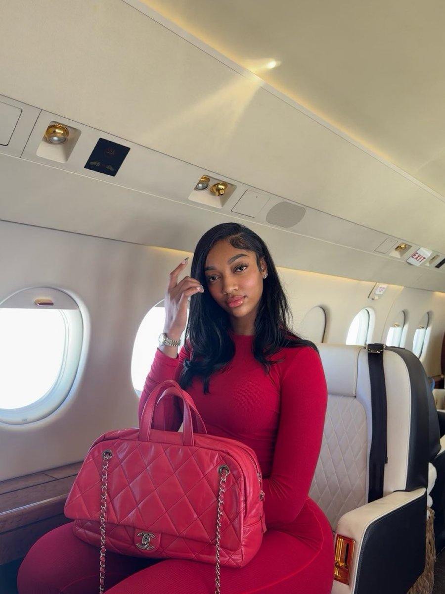 DailyLoud's tweet image. Angel Reese 📸🔥