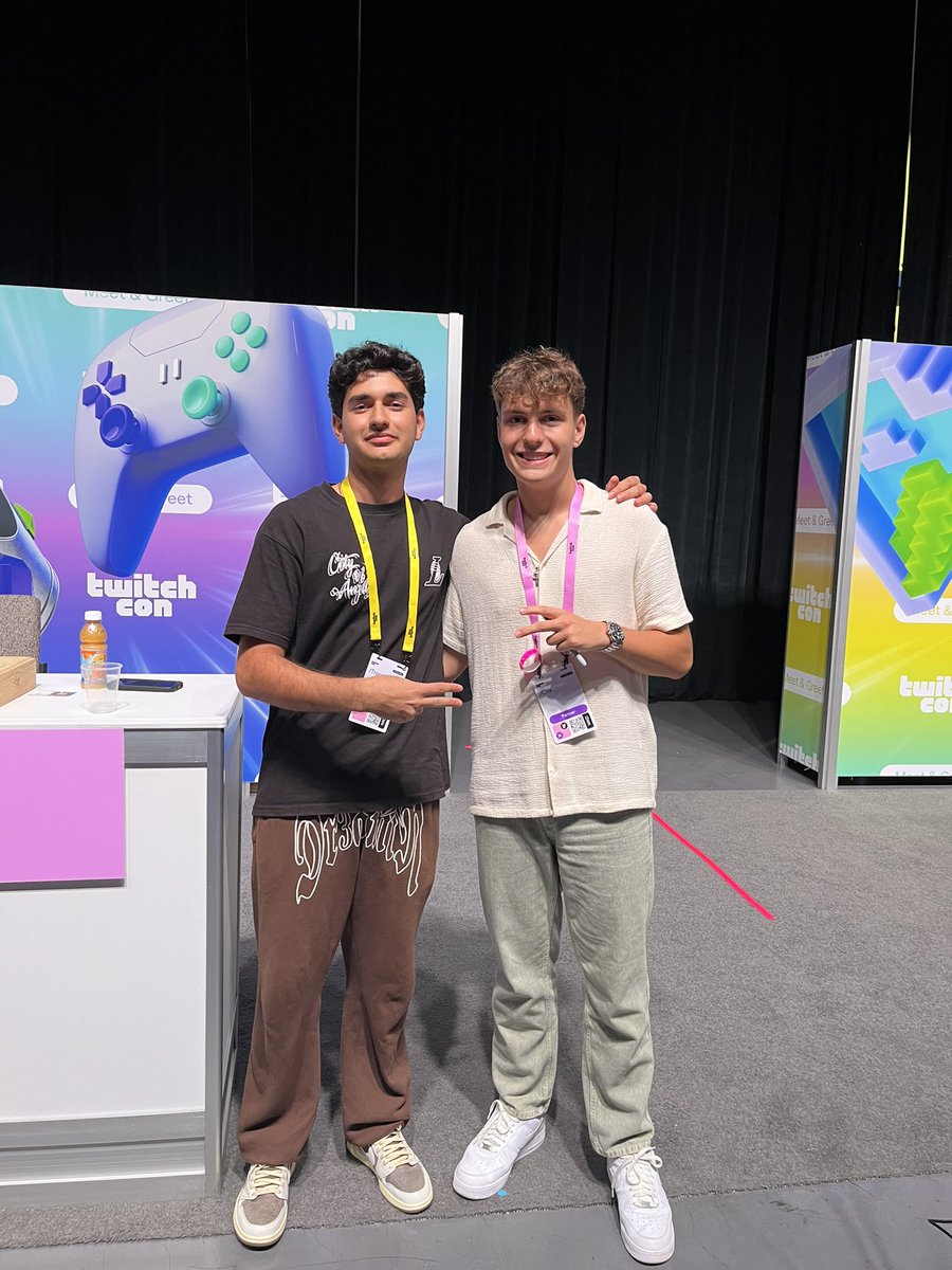 traqzin's tweet image. This guy is actually a legend @Clix much love man