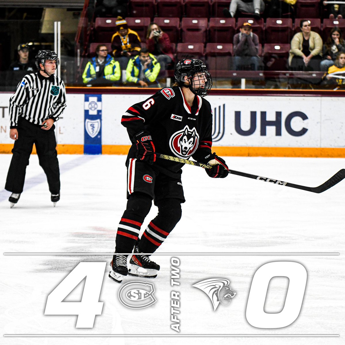 Huskies score ✌️more in the second and lead 4️⃣-0️⃣ . 

#HuskyHockey 🏒 | #GoHuskies 🐾