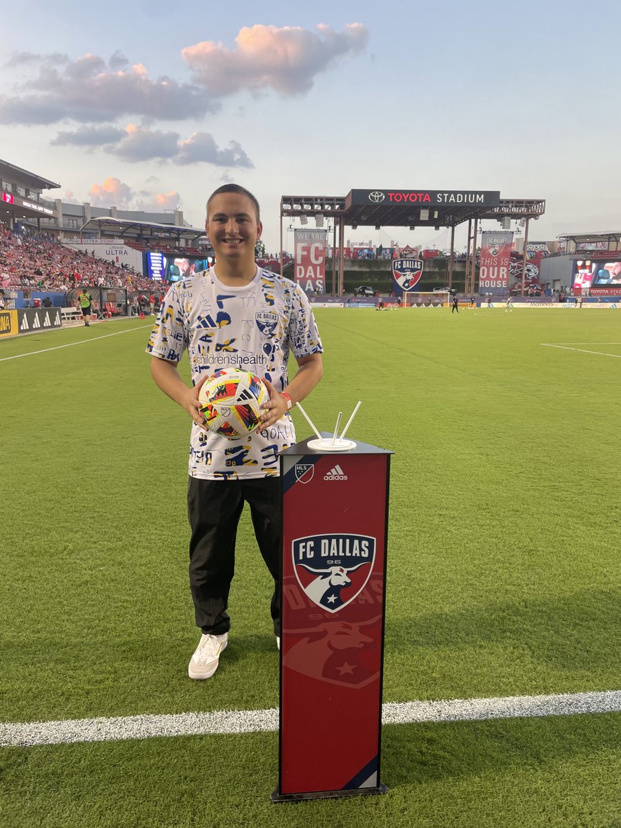 FCDCommunity's tweet photo. Our Honorary Captain of the Match pres. by @Childrens is Dylan Esteron! In 2022, Dylan was diagnosed with Primary Mediastinal Large B-Cell Lymphoma and was transferred to Children's Health within a few weeks of his diagnosis. As of this August, Dylan is two years in remission! https://t.co/WuLHahCLjS