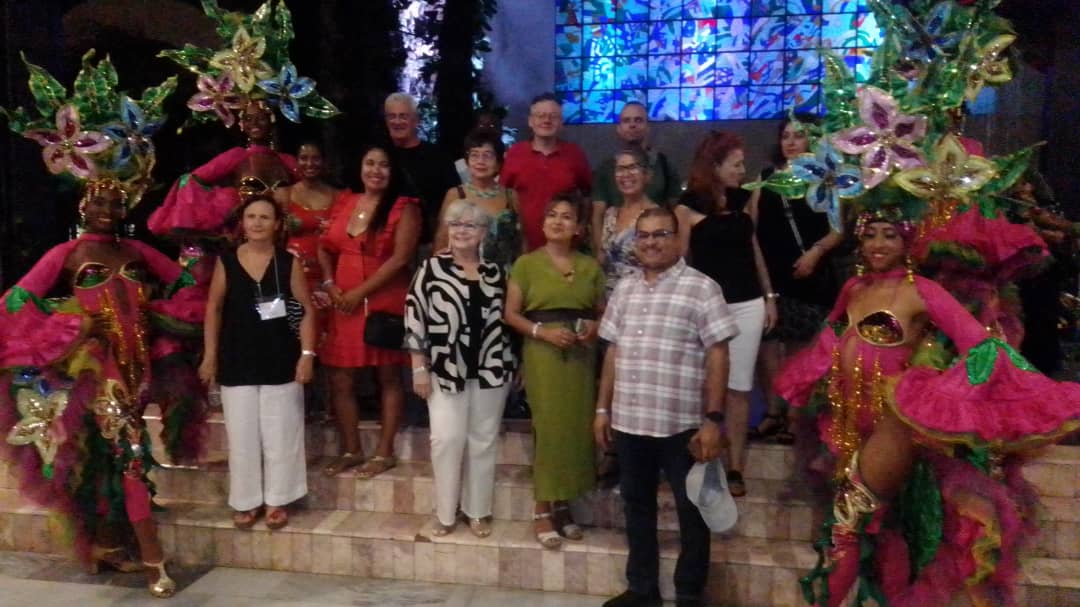 palmares_stgo's tweet photo. Recibe el Cabaret Tropicana Santiago, agentes de viajes que participan en el evento TURNAT 2024.
#turnat
#simplementejuntos 
#palmaressantiago https://t.co/fmJyqE8TaU