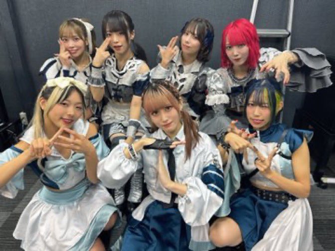 takaNightOwlFan's tweet photo. 確かにPLEVAILだけおかしいんよw
もう距離感とかの話やないんよww
好きやわ😊
#NightOwl #BiteTheNight
#1104ツアーファイナル新横浜 https://t.co/yGV3Hns9ju