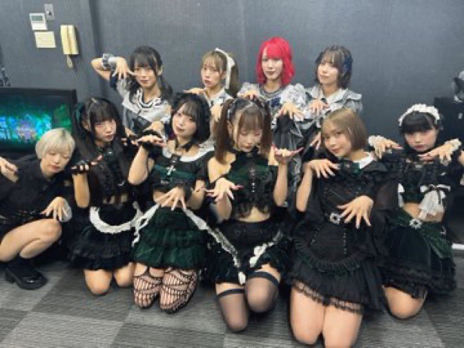 takaNightOwlFan's tweet photo. 確かにPLEVAILだけおかしいんよw
もう距離感とかの話やないんよww
好きやわ😊
#NightOwl #BiteTheNight
#1104ツアーファイナル新横浜 https://t.co/yGV3Hns9ju