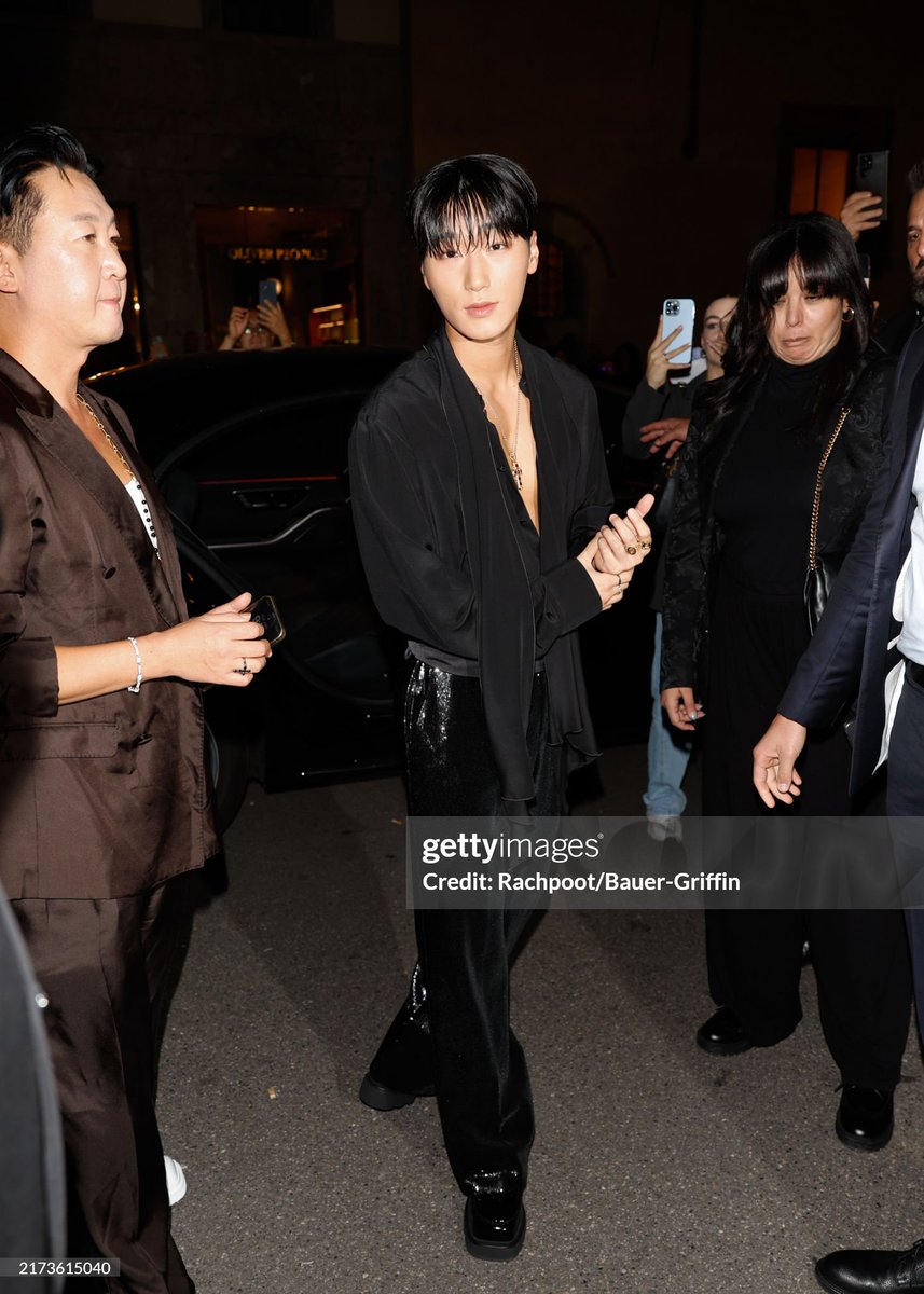 ATEEZUD's tweet photo. [ 240922 | 📷 ] San from the music group Ateez is seen departing the Dolce &amp; Gabbana after party on September 21, 2024 in Milan, Italy. (Photo by Rachpoot/Bauer-Griffin)

CHOI SAN AT MILAN FASHION WEEK
#DGSS25 #DOLCEGABBANA
@dolcegabbana @ATEEZofficial 
#CHOISAN #최산 https://t.co/qG4WXoMtCz