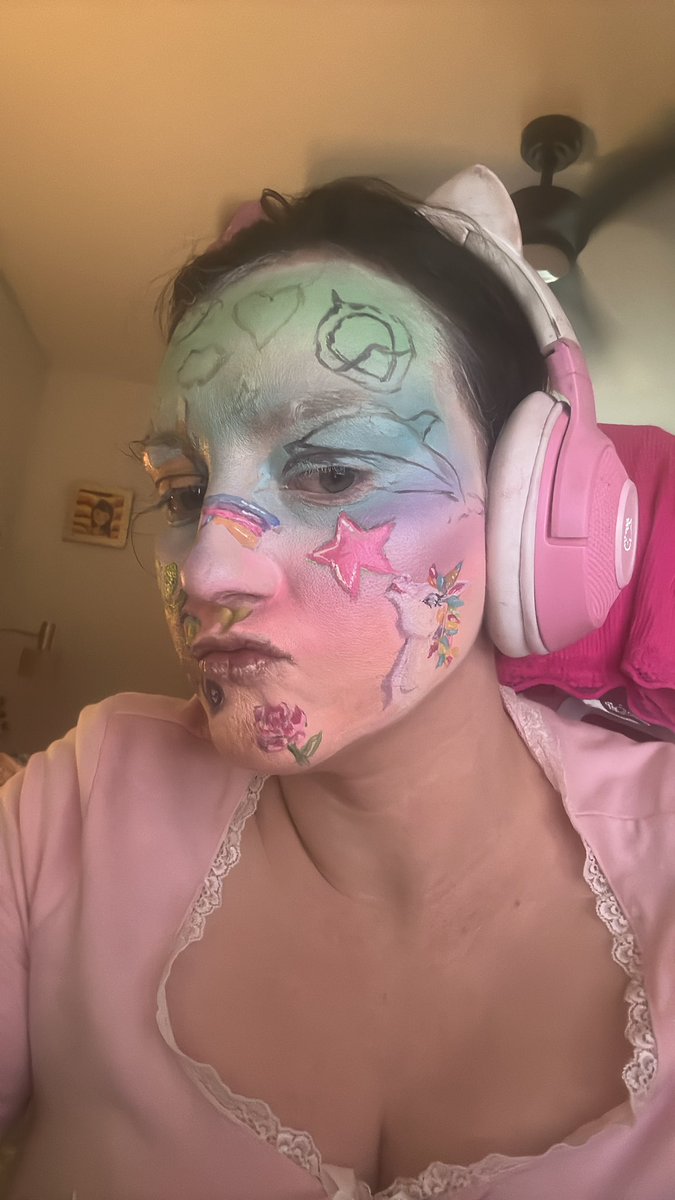 makeupsloot's tweet image. WHY AM I DOING THIS