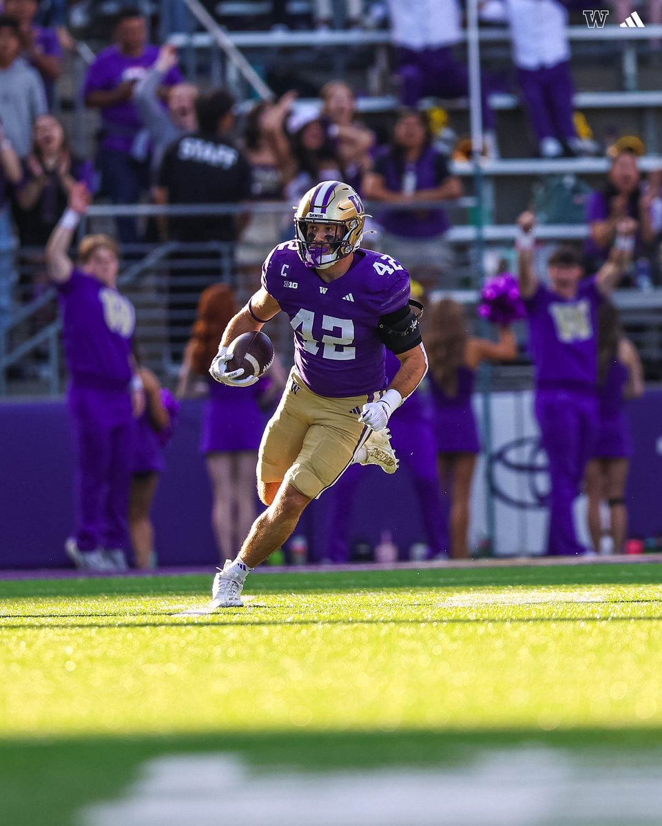UW_Football's tweet photo. BRUENERRR 🙌 @BruenerCarson https://t.co/eXKyJ12Upe