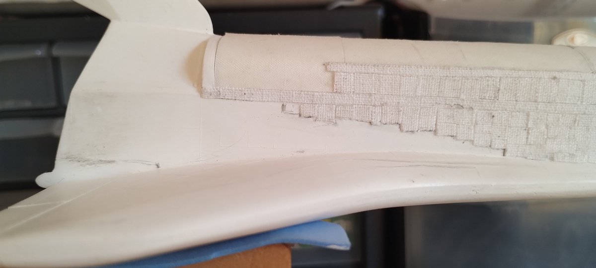 solefattori's tweet image. Algunos cambios (no me gustaba la textura de las compuertas) y de trabajo de hormiga...el lado derecho quedó cubierto de tela/After some changes (I wasn't convinced of the cargo bay doors finish) and a lot of work the cover of the right side is done #spaceshuttle #discovery
