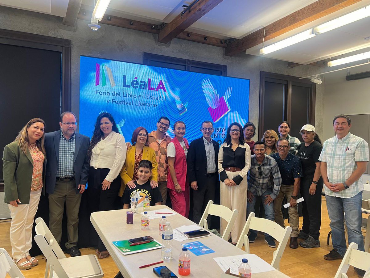 carlosivanmoren's tweet photo. Concluimos el 1er bootcamp sobre emprendimiento e Inteligencia Artificial para negocios familiares, con integrantes de la comunidad hispana en Los Ángeles
Es una iniciativa de @udg_oficial - @UDGPlus en el marco de #LeaLA y en alianza con @ASU
¡Certificaciones que transforman! https://t.co/Ck6ykn23Ci