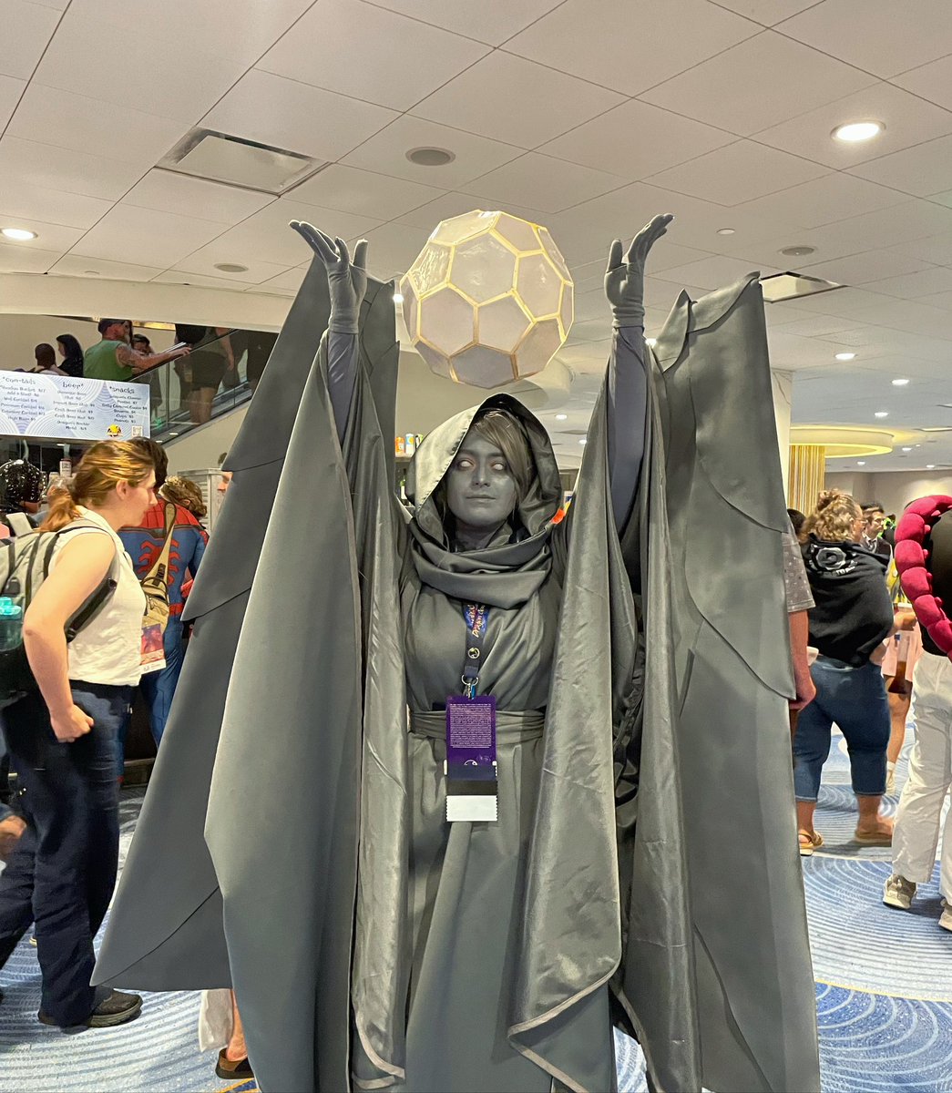 ledasubatomica's tweet photo. You ever step away from Twitter so long that when you come back it isn’t even Twitter anymore? Long time no see. Here’s some Dragon Con photos. https://t.co/DHhaBn1JnR