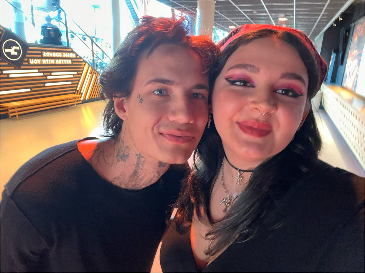 virgo_dior's tweet photo. I was so shocked when I met you that I wasn’t able to tell you just how much I love you so I’m hoping that you will see this somehow..
I’ve been a fan of yours since angels & demons
meeting you was a dream come true
@JadenHossler
#WTMStour
#WTMSutrecht https://t.co/Ex3qPpxmWC