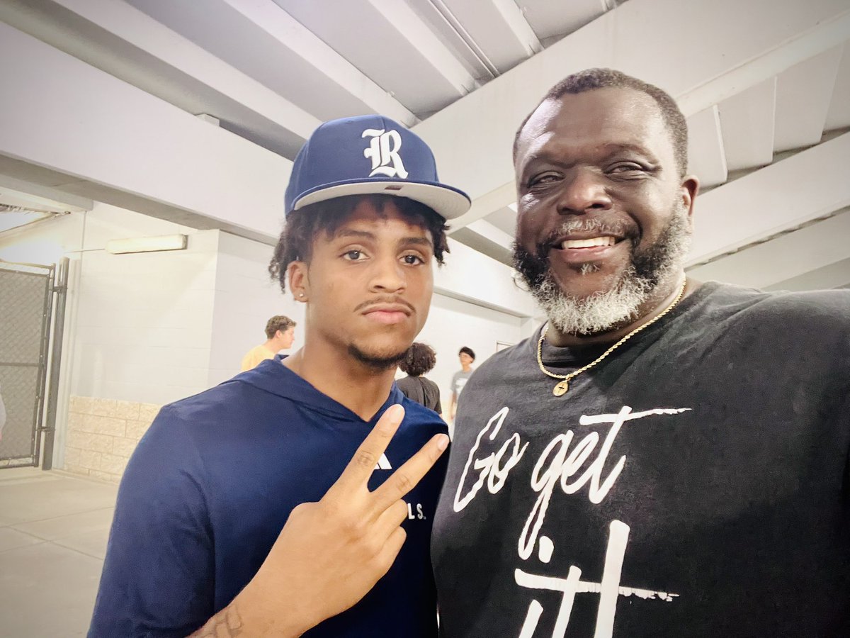 ChipBaker19's tweet photo. Was good to see Larry DeBose at the game last night. An amazing player but even better dude! He will eventually do big things at Rice Football. So happy for him! @LarryDeBoseIV @oakridgefb @ricefootball
#larrydebose #rb #orhs #rice #football #tsc #gogetit https://t.co/uD7AT71MKz