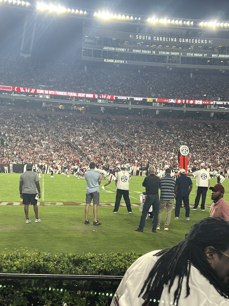 ThemDawgsHell11's tweet photo. They say go northeast until you come to a college football and find the Akron Zips playing the South Carolina Game Cocks at the stadium. Well it looked like that I found my way to the stadium and inside it as well. Letโs go #10. ๐ช๐ช๐พ๐ #LetsGoZips #BeatGameCocks https://t.co/Jlfrt1gTxX