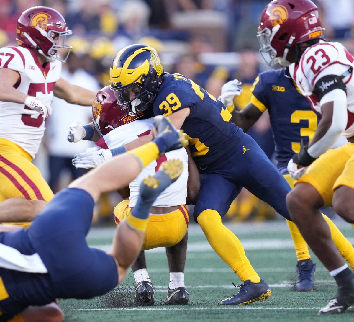 Daviddonoher's tweet photo. Photos from the @UMichFootball win vs @USC_Athletics  @UMGoBlog @bluebyninety @MichiganRivals @UMich @BluePrintJay @raseanreeves 

Click here for all photos>>

https://t.co/MzqLSpyznn

@Willj1228 https://t.co/BESGWB6ex7