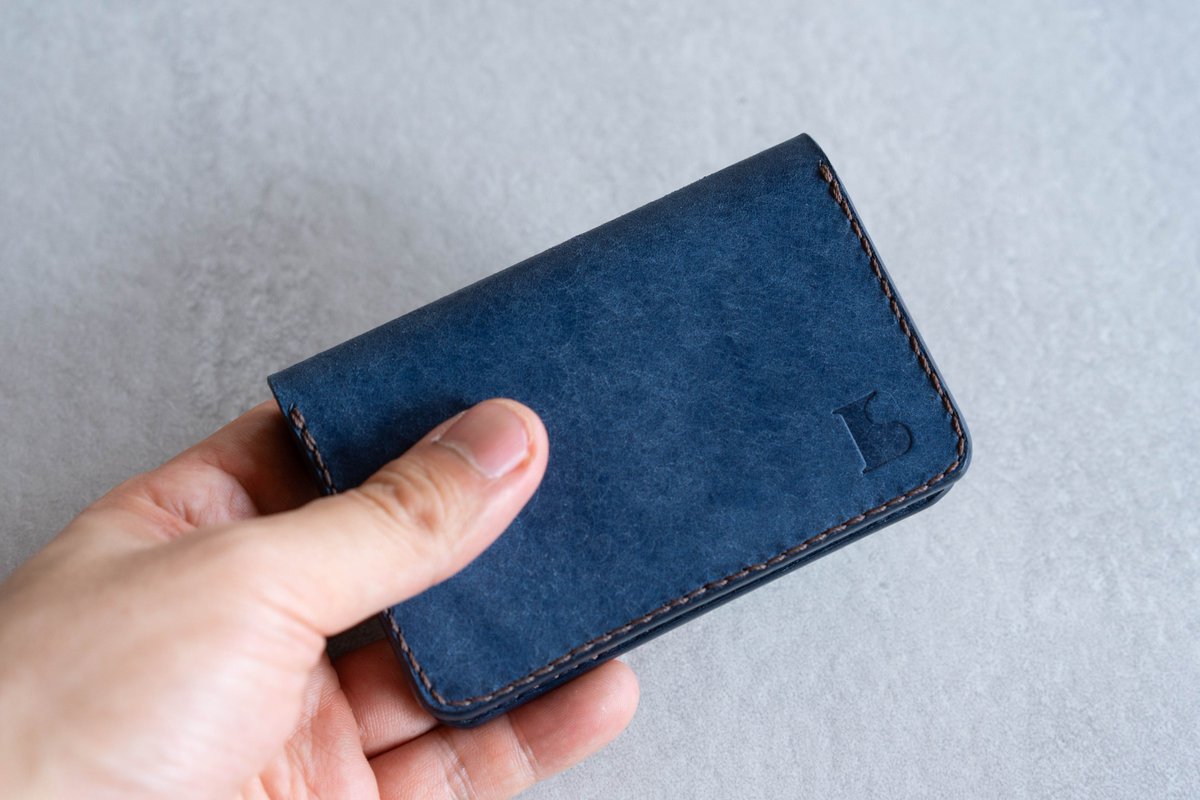 imashou3510's tweet photo. [Leather Craft-Bussiness Card Case]
東京で仕入れた高めの材料で名刺入れを作成しました。
名刺入れとして作ったのですが、今は財布として使っており、コンパクト且つカードが沢山入るので使いやすいです。
#レザークラフト
#ハンドメイド
#leathercraft
#design https://t.co/3hkTK5FYHh