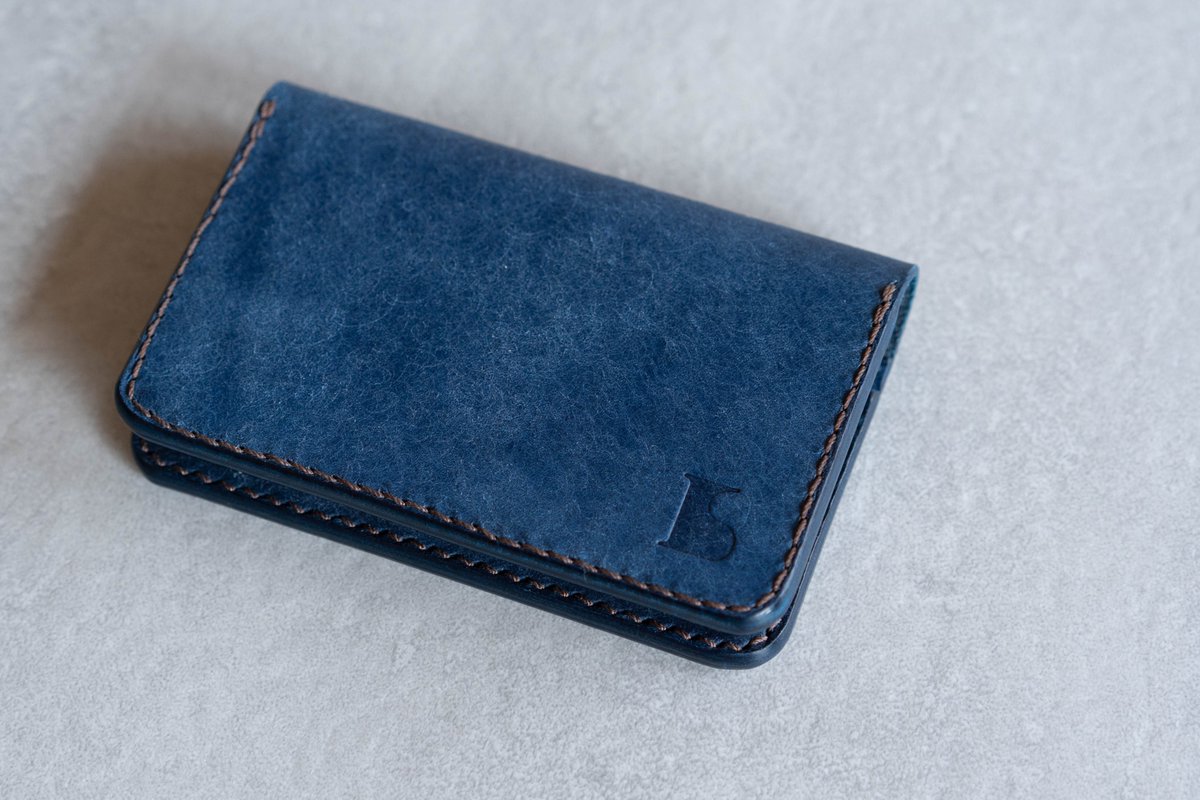 imashou3510's tweet photo. [Leather Craft-Bussiness Card Case]
東京で仕入れた高めの材料で名刺入れを作成しました。
名刺入れとして作ったのですが、今は財布として使っており、コンパクト且つカードが沢山入るので使いやすいです。
#レザークラフト
#ハンドメイド
#leathercraft
#design https://t.co/3hkTK5FYHh