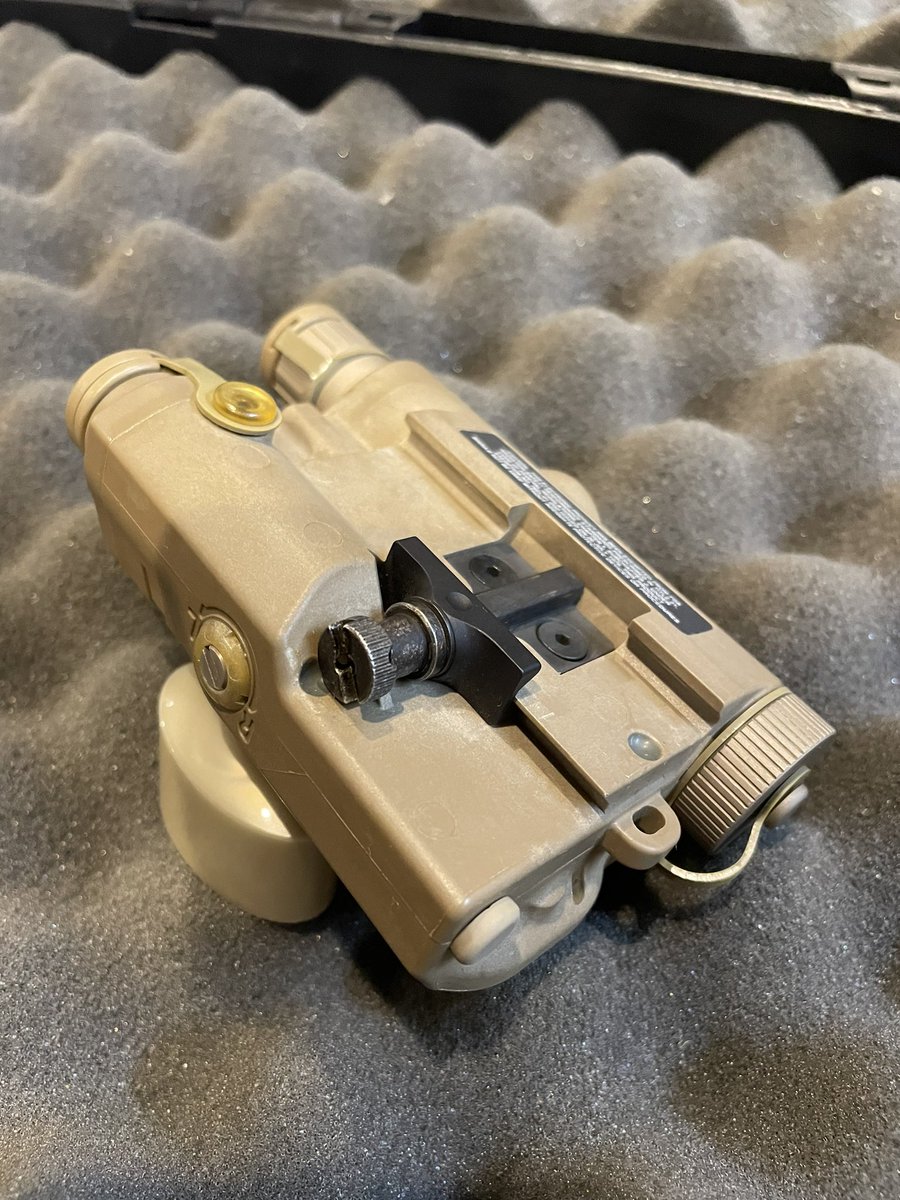 synthracenter's tweet photo. #ミリタリー物販
実物 PEQ15 LA5 官給品フルセット未使用品 68（送込）で放出します。詳しくはDMまで https://t.co/rrLkZRyifB