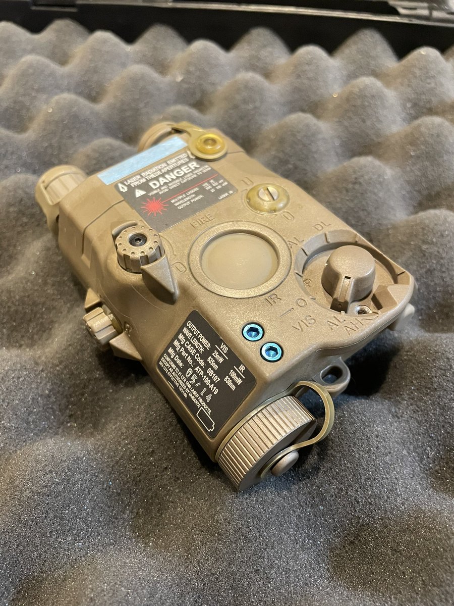 synthracenter's tweet photo. #ミリタリー物販
実物 PEQ15 LA5 官給品フルセット未使用品 68（送込）で放出します。詳しくはDMまで https://t.co/rrLkZRyifB